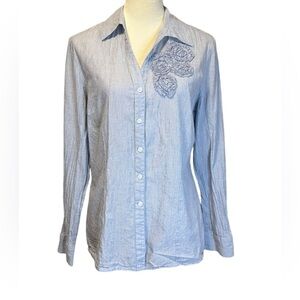 Jh collectibles women’s long sleeve blue and white striped button down shirt